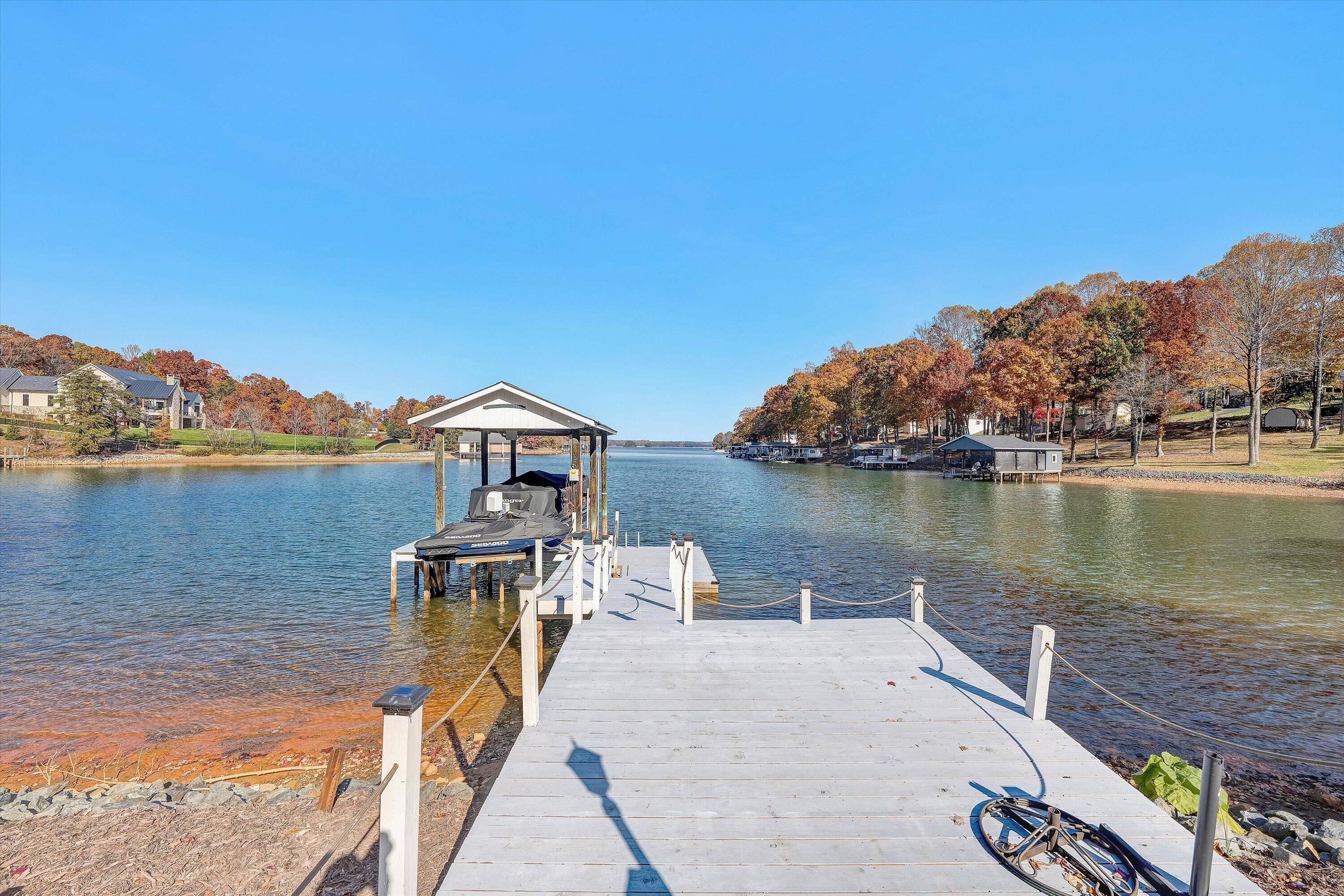 Moneta, Virginia, 24121, United States, 3 Bedrooms Bedrooms, ,3 BathroomsBathrooms,Residential,Active,1988476