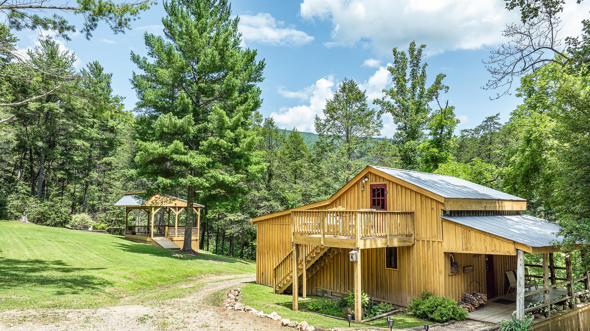 Catawba, Virginia, 24070, United States, 13 Bedrooms Bedrooms, ,15 BathroomsBathrooms,Residential,Active,1902950