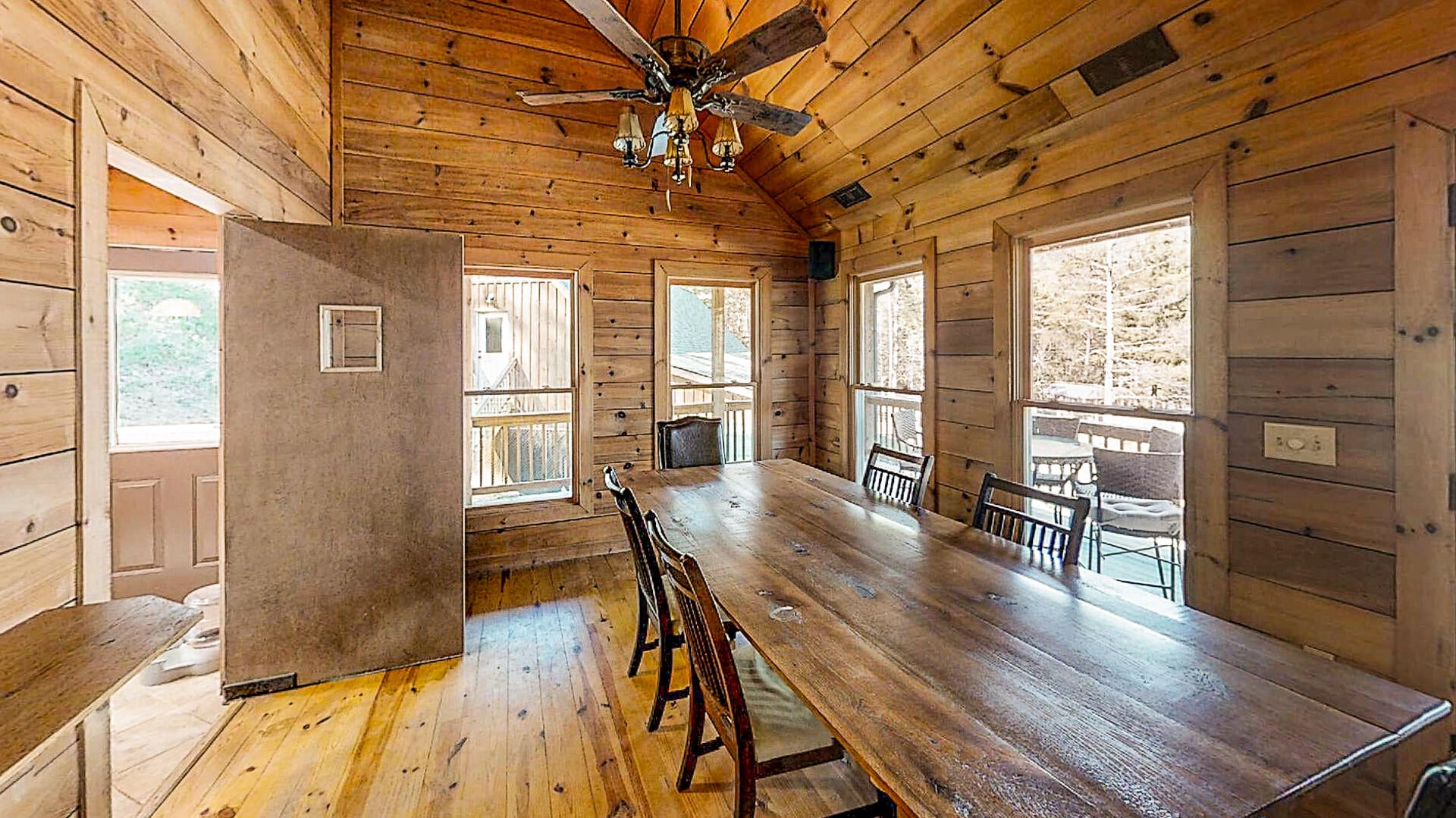 Catawba, Virginia, 24070, United States, 13 Bedrooms Bedrooms, ,15 BathroomsBathrooms,Residential,Active,1902950