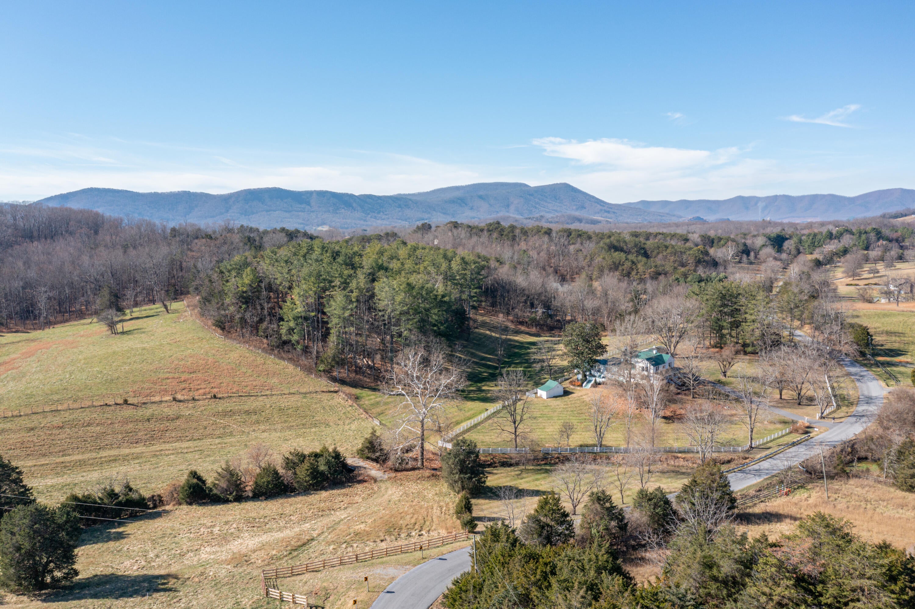 Troutville, Virginia, 24175, United States, 5 Bedrooms Bedrooms, ,4 BathroomsBathrooms,Residential,Active,1965837