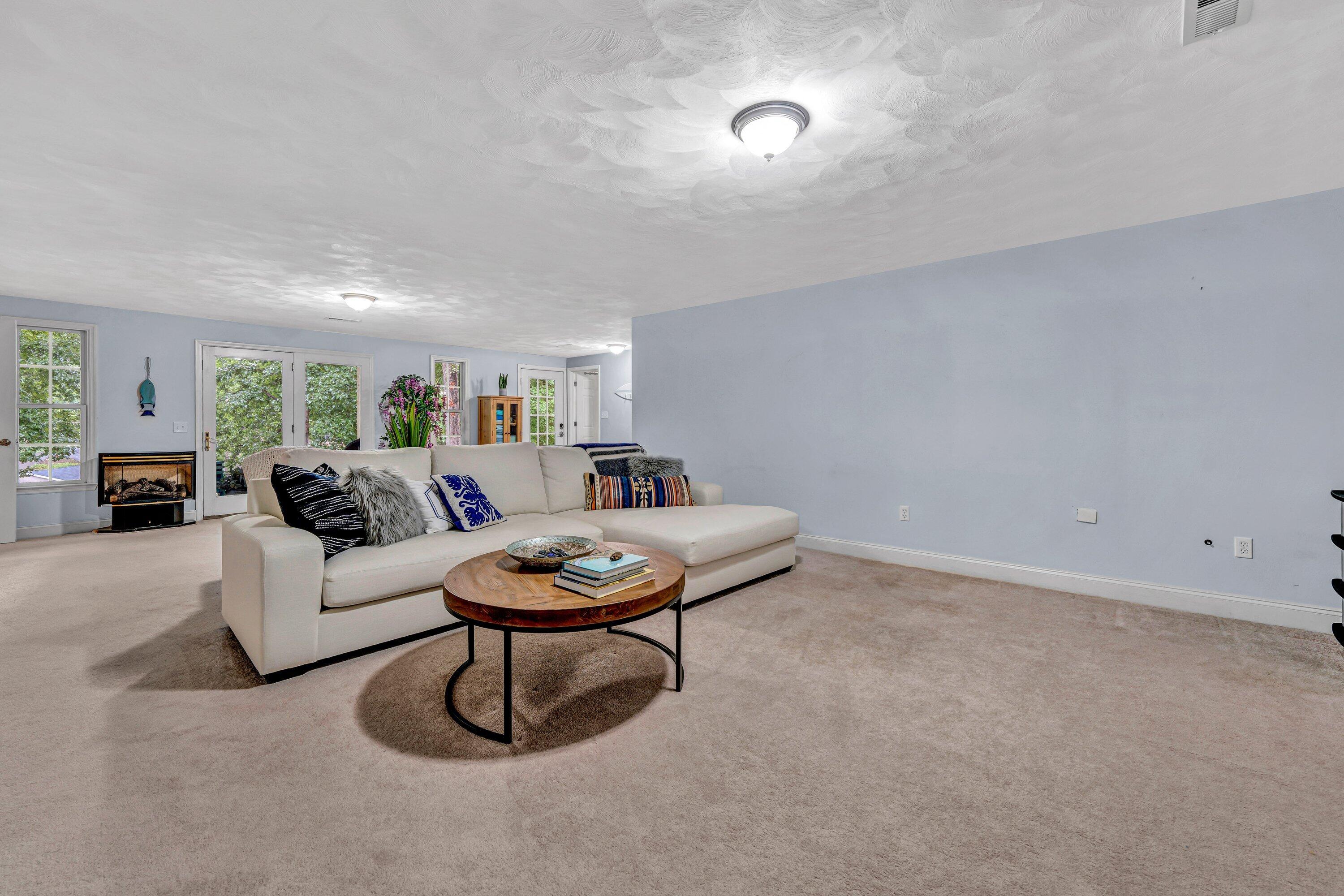Moneta, Virginia, 24121, United States, 4 Bedrooms Bedrooms, ,3 BathroomsBathrooms,Residential,Active,1909835