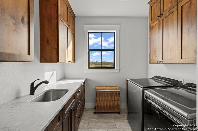 La Vernia, Texas, 78121, United States, 5 Bedrooms Bedrooms, ,3 BathroomsBathrooms,Residential,Active,1936140