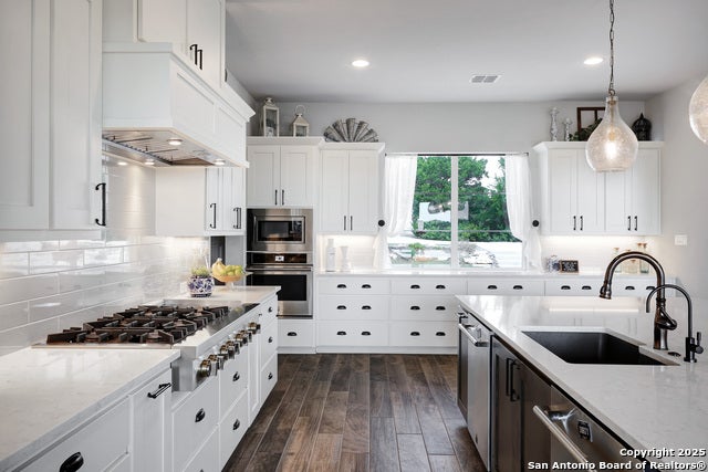 Helotes, Texas, 78023, United States, 3 Bedrooms Bedrooms, ,4 BathroomsBathrooms,Residential,Active,1961931