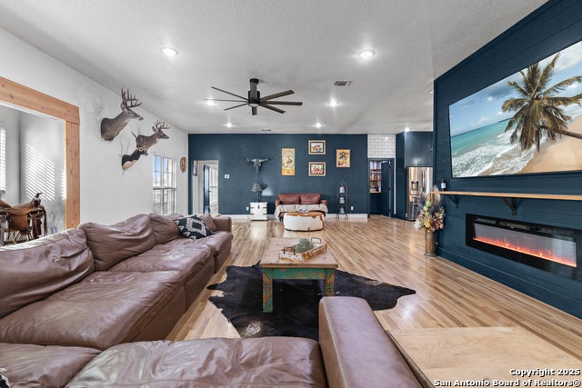 Seguin, Texas, 78155, United States, 4 Bedrooms Bedrooms, ,3 BathroomsBathrooms,Residential,Active,1894767