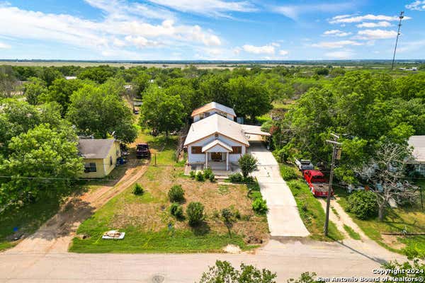 406 N RANCHO RD, NIXON, TX 78140 - Image 1