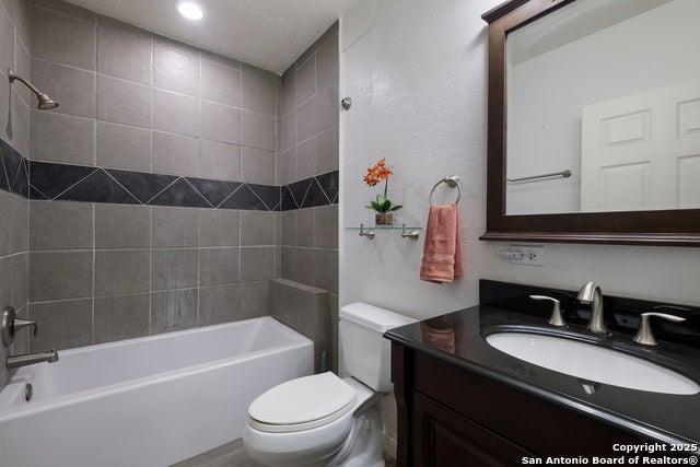 Mcqueeney, Texas, 78123, United States, 4 Bedrooms Bedrooms, ,4 BathroomsBathrooms,Residential,Active,1839412