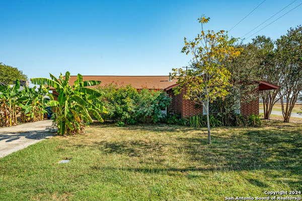 300 N WRIGHT ST, POTH, TX 78147 - Image 1