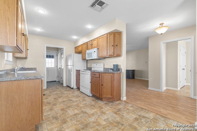 Seguin, Texas, 78155, United States, 4 Bedrooms Bedrooms, ,3 BathroomsBathrooms,Residential,Active,1894767