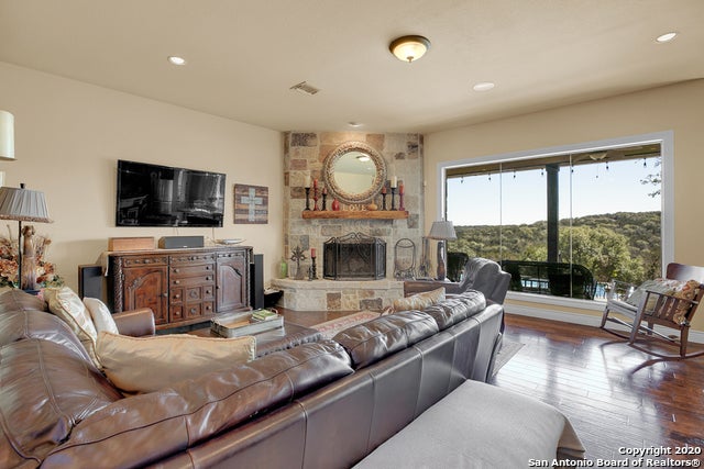 New Braunfels, Texas, 78132, United States, 6 Bedrooms Bedrooms, ,5 BathroomsBathrooms,Residential,Active,2008354