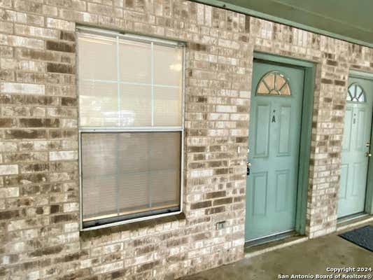 126 S MANSFIELD ST UNIT B, PLEASANTON, TX 78064 - Image 1