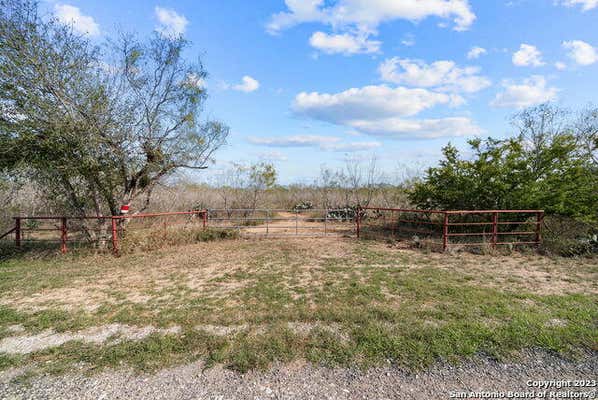 31 INDIAN SUNSET DR, LYTLE, TX 78052, photo 3 of 34