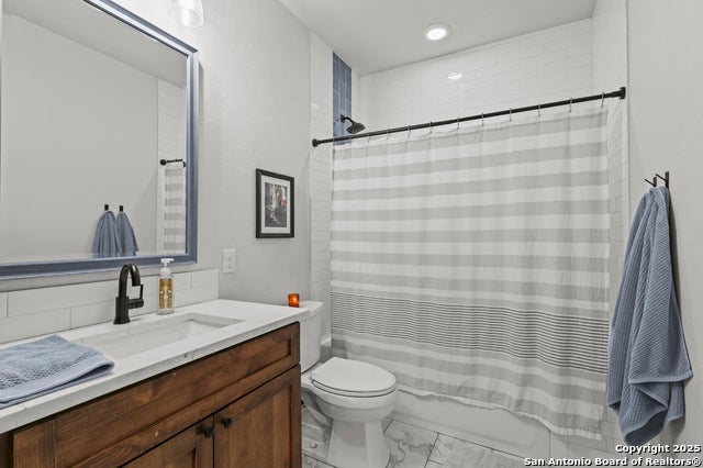 La Vernia, Texas, 78121, United States, 5 Bedrooms Bedrooms, ,3 BathroomsBathrooms,Residential,Active,1936140