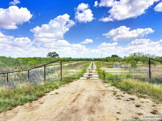 2049 COUNTY ROAD 451, HONDO, TX 78861, photo 3 of 18