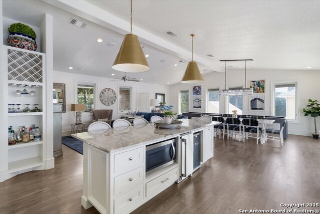 Kingsland, Texas, 78639, United States, 7 Bedrooms Bedrooms, ,6 BathroomsBathrooms,Residential,Active,1946441