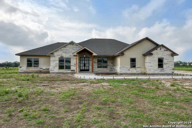 982 HORSESHOE FLS, BANDERA, TX 78003, photo 1 of 27