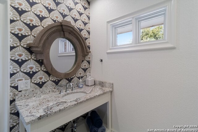 Kingsland, Texas, 78639, United States, 7 Bedrooms Bedrooms, ,6 BathroomsBathrooms,Residential,Active,1946441
