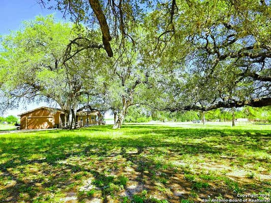 792 COUNTY ROAD 6612, DEVINE, TX 78016, photo 3 of 50