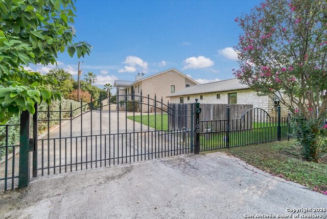Kingsland, Texas, 78639, United States, 7 Bedrooms Bedrooms, ,6 BathroomsBathrooms,Residential,Active,1946441