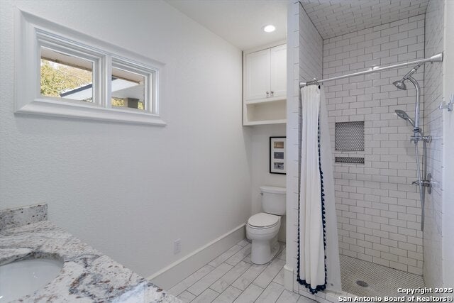 Kingsland, Texas, 78639, United States, 7 Bedrooms Bedrooms, ,6 BathroomsBathrooms,Residential,Active,1946441