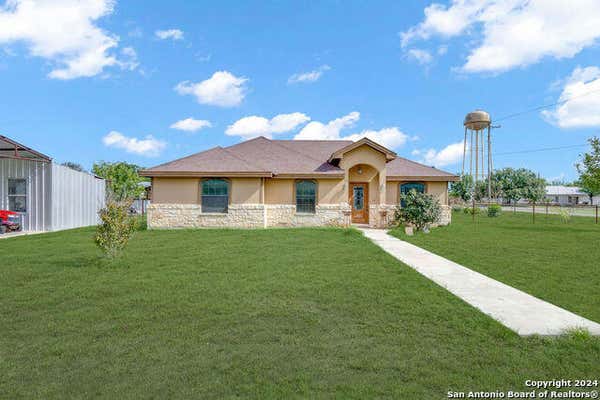 181 E EVELYN ST, LA PRYOR, TX 78872 - Image 1