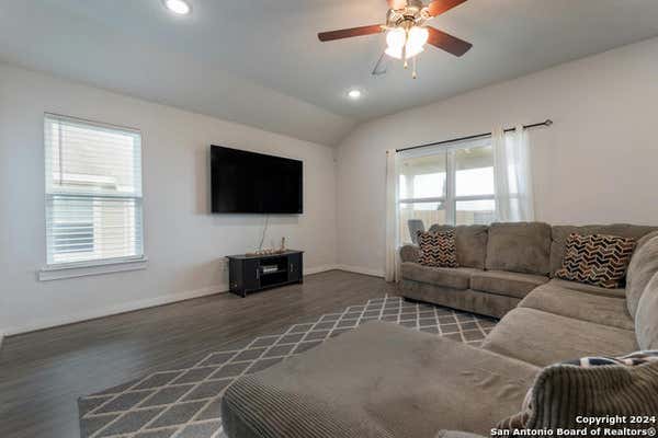 3956 LEGEND MDWS, NEW BRAUNFELS, TX 78130, photo 5 of 29