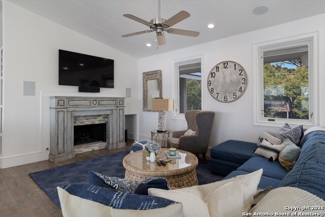 Kingsland, Texas, 78639, United States, 7 Bedrooms Bedrooms, ,6 BathroomsBathrooms,Residential,Active,1946441