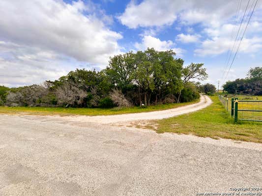 155 COUNTY ROAD 2652, RIO MEDINA, TX 78066, photo 3 of 34