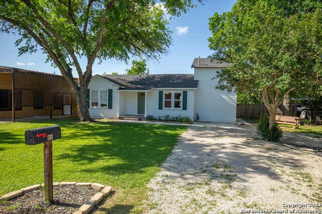 511 3RD ST, CUERO, TX 77954, photo 1 of 32