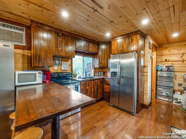 Pleasanton, Texas, 78064, United States, ,2 BathroomsBathrooms,Residential,Active,1892627