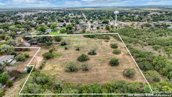 1000 E 4TH ST, NIXON, TX 78140, photo 3 of 33