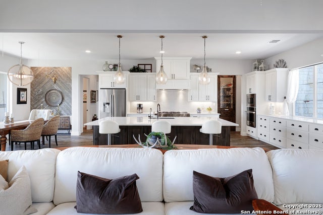 Helotes, Texas, 78023, United States, 3 Bedrooms Bedrooms, ,4 BathroomsBathrooms,Residential,Active,1961931