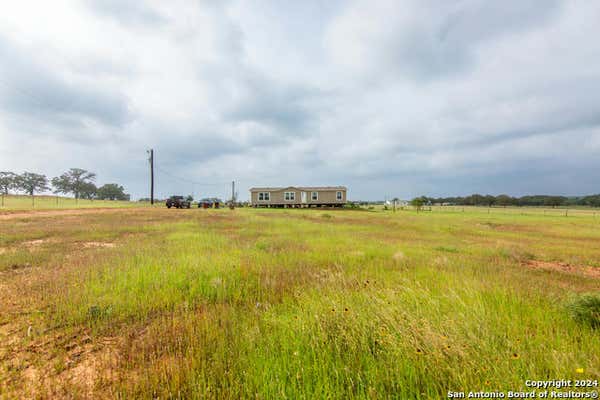 5353 COUNTY ROAD 401, FLORESVILLE, TX 78114, photo 2 of 17