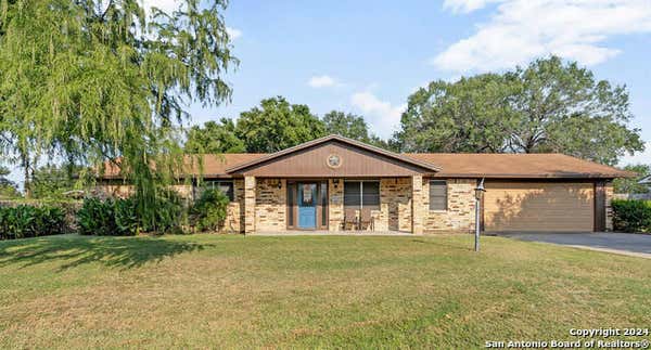 1610 MESQUITE AVE, THREE RIVERS, TX 78071 - Image 1