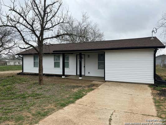 702 ORANGE ST, JOURDANTON, TX 78026, photo 5 of 27