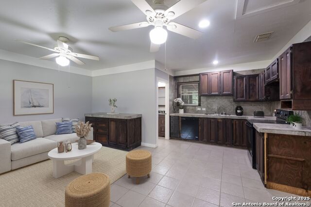 Mcqueeney, Texas, 78123, United States, 4 Bedrooms Bedrooms, ,4 BathroomsBathrooms,Residential,Active,1839412