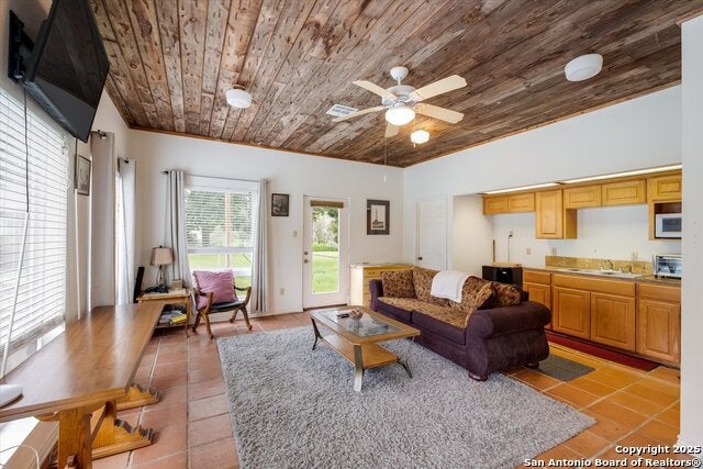 Mcqueeney, Texas, 78123, United States, 4 Bedrooms Bedrooms, ,4 BathroomsBathrooms,Residential,Active,1909112