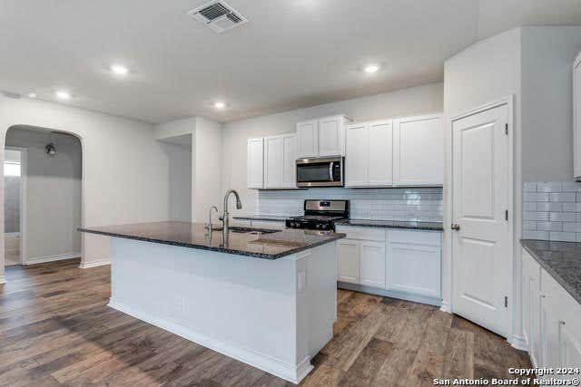 22206 READING GREEN BLVD, SAN ANTONIO, TX 78261, photo 1 of 33