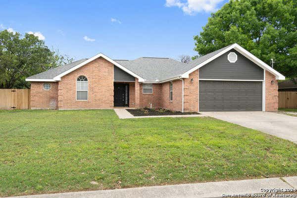 1319 SUMMERWOOD DR, NEW BRAUNFELS, TX 78130, photo 4 of 32