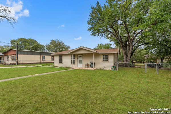 918 6TH ST, FLORESVILLE, TX 78114, photo 2 of 42