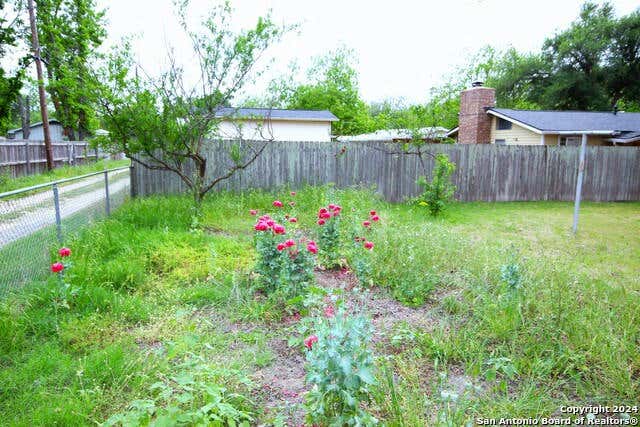 809 N EDISON ST, FREDERICKSBURG, TX 78624, photo 1 of 7