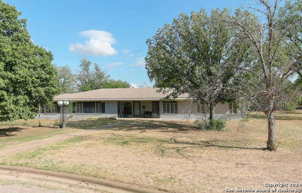 370 LOUISE DR, UVALDE, TX 78801, photo 2 of 24