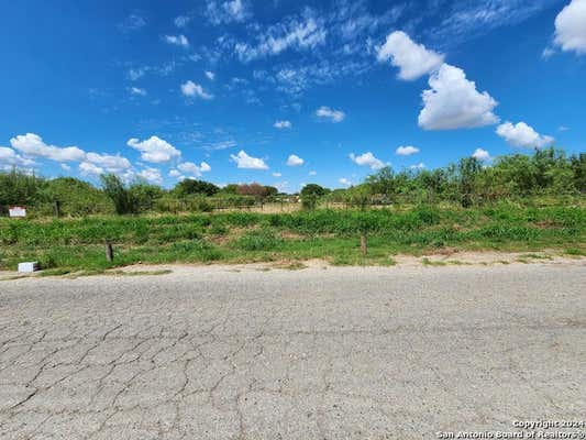 955 S ROOSEVELT ST, PEARSALL, TX 78061 - Image 1