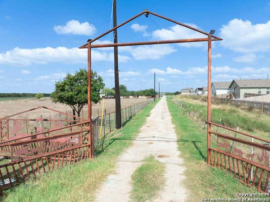 3325 N ABBOTT RD, ST HEDWIG, TX 78152, photo 2 of 33