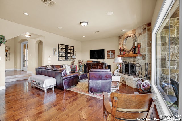 New Braunfels, Texas, 78132, United States, 6 Bedrooms Bedrooms, ,5 BathroomsBathrooms,Residential,Active,2008354