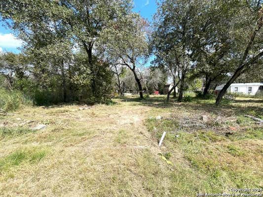 23310 DRAGON ROCK RD, ELMENDORF, TX 78112, photo 5 of 6