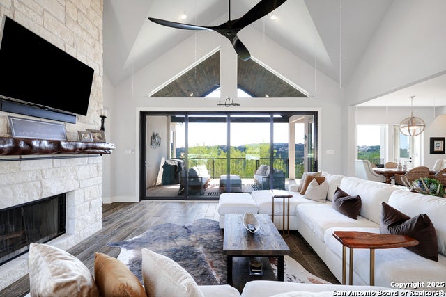 Helotes, Texas, 78023, United States, 3 Bedrooms Bedrooms, ,4 BathroomsBathrooms,Residential,Active,1961931