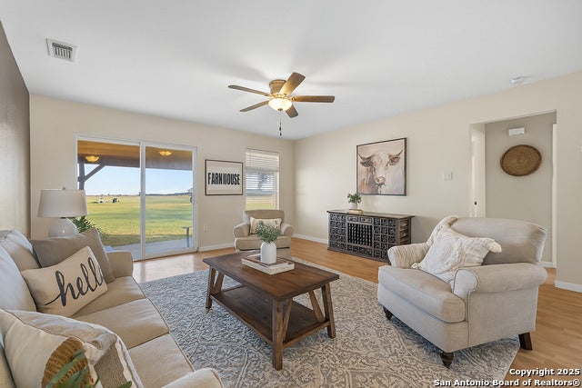 Seguin, Texas, 78155, United States, 4 Bedrooms Bedrooms, ,3 BathroomsBathrooms,Residential,Active,1894767