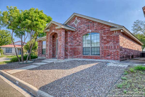 31 LEONA HTS, UVALDE, TX 78801 - Image 1