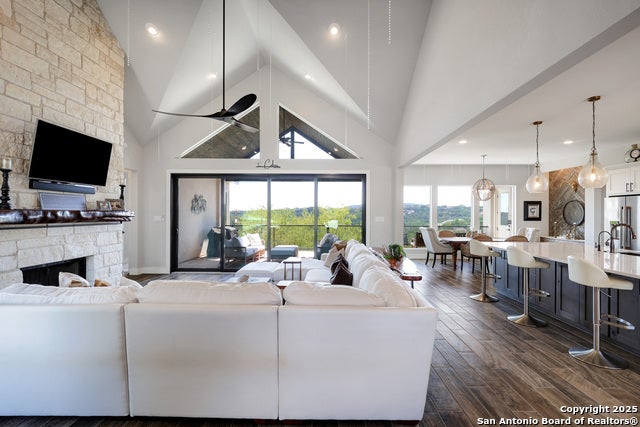 Helotes, Texas, 78023, United States, 3 Bedrooms Bedrooms, ,4 BathroomsBathrooms,Residential,Active,1961931