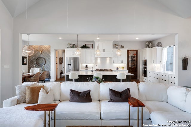 Helotes, Texas, 78023, United States, 3 Bedrooms Bedrooms, ,4 BathroomsBathrooms,Residential,Active,1961931